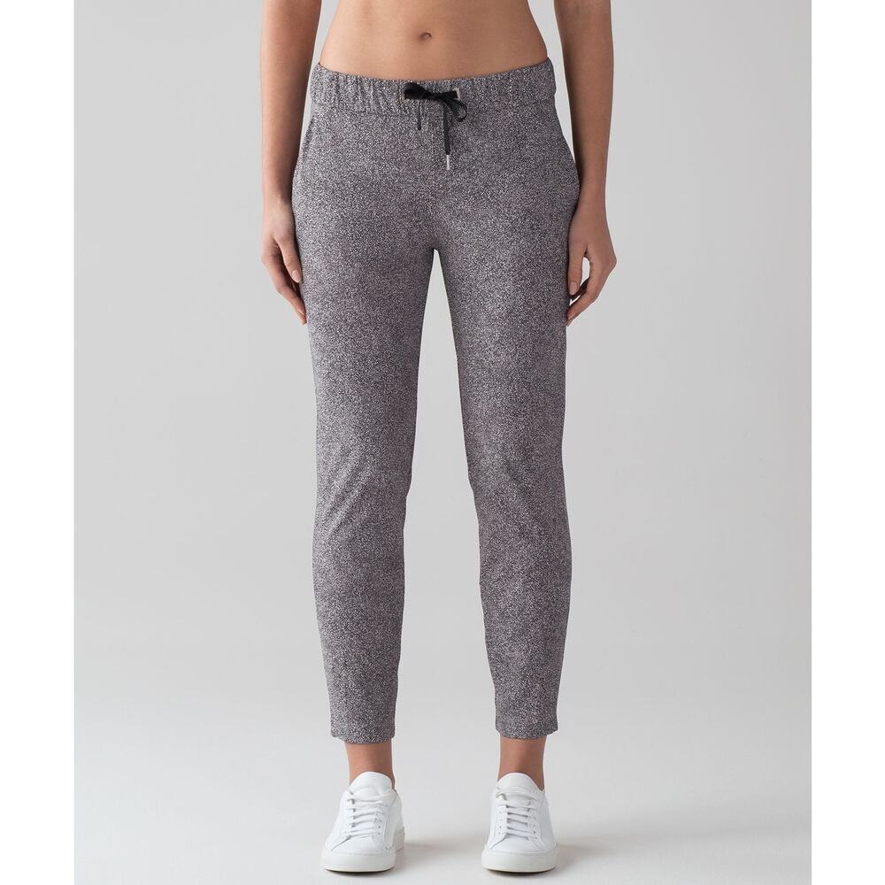 Lululemon On The Fly Pants 12 Sea Spray Alpine White Dark Chrome EUC